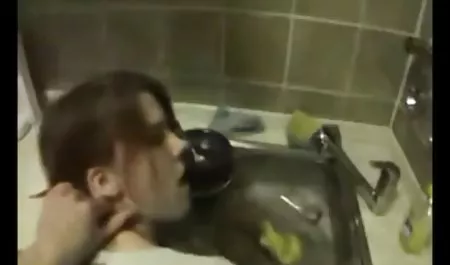 Sarışın yeni azeri seksi bebek alır bir sert vurma kedi