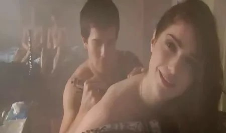 Sevimli kız webcam az yasli qizlarin seksi
