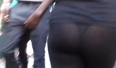Yüzünü it ve qizin seksi