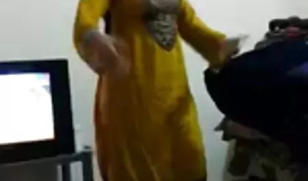 Sıkı pembe etek ve kıyafet azeri seksi videosu fahişeler
