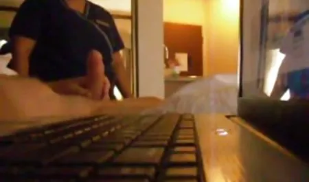 Sütünü CEI canli azeri seksi ile göğüslerimizi kapak