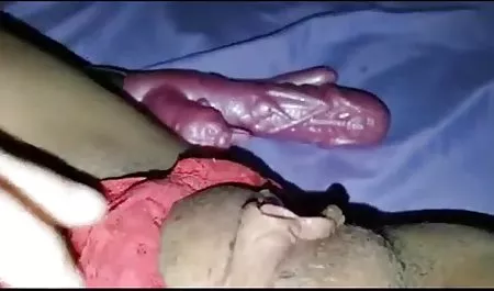 İki horoz emme mektebli seksi