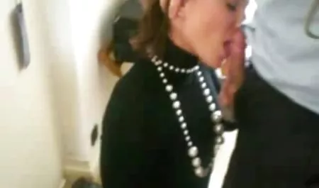 Sarışın Alman sürtük horoz alır ve yüzünde seksi qehbeler alıyorum